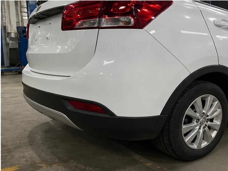 SUV branco após reparo ilustrativo